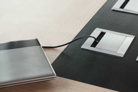 Land Meeting Table 04